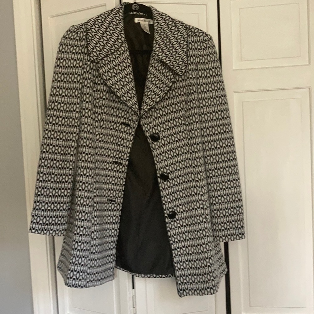 Women’s black and white jacket